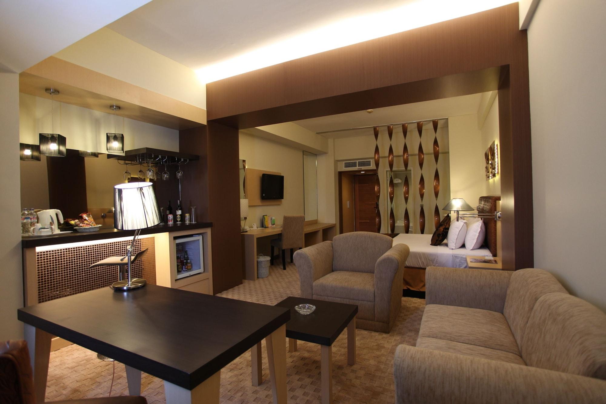 Lux Tychi Hotel Malang Exterior foto