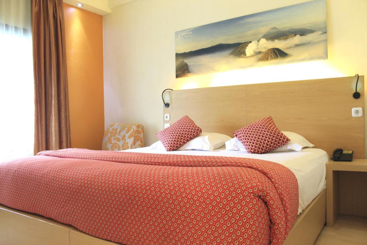 Lux Tychi Hotel Malang Exterior foto