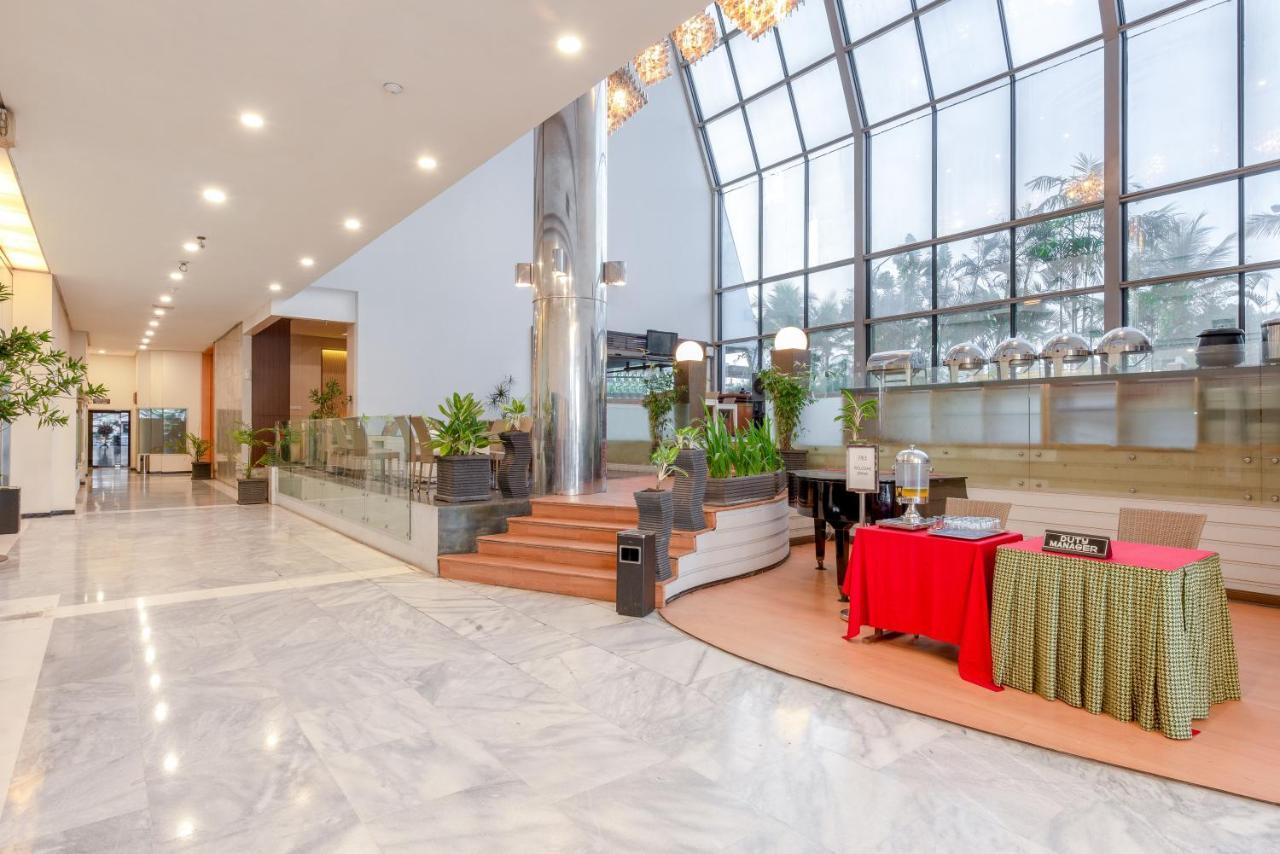 Lux Tychi Hotel Malang Exterior foto