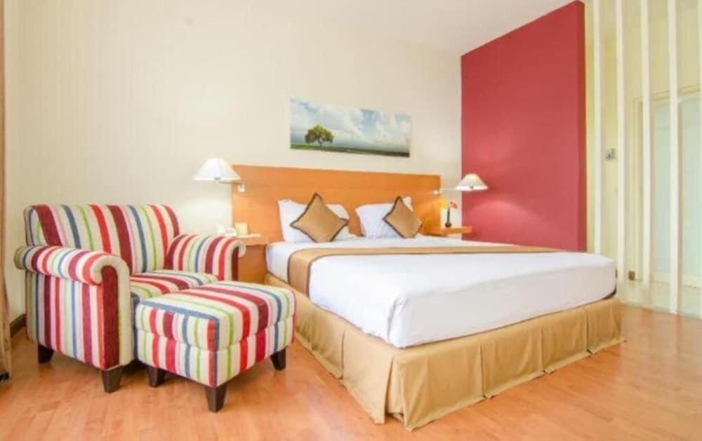 Lux Tychi Hotel Malang Exterior foto