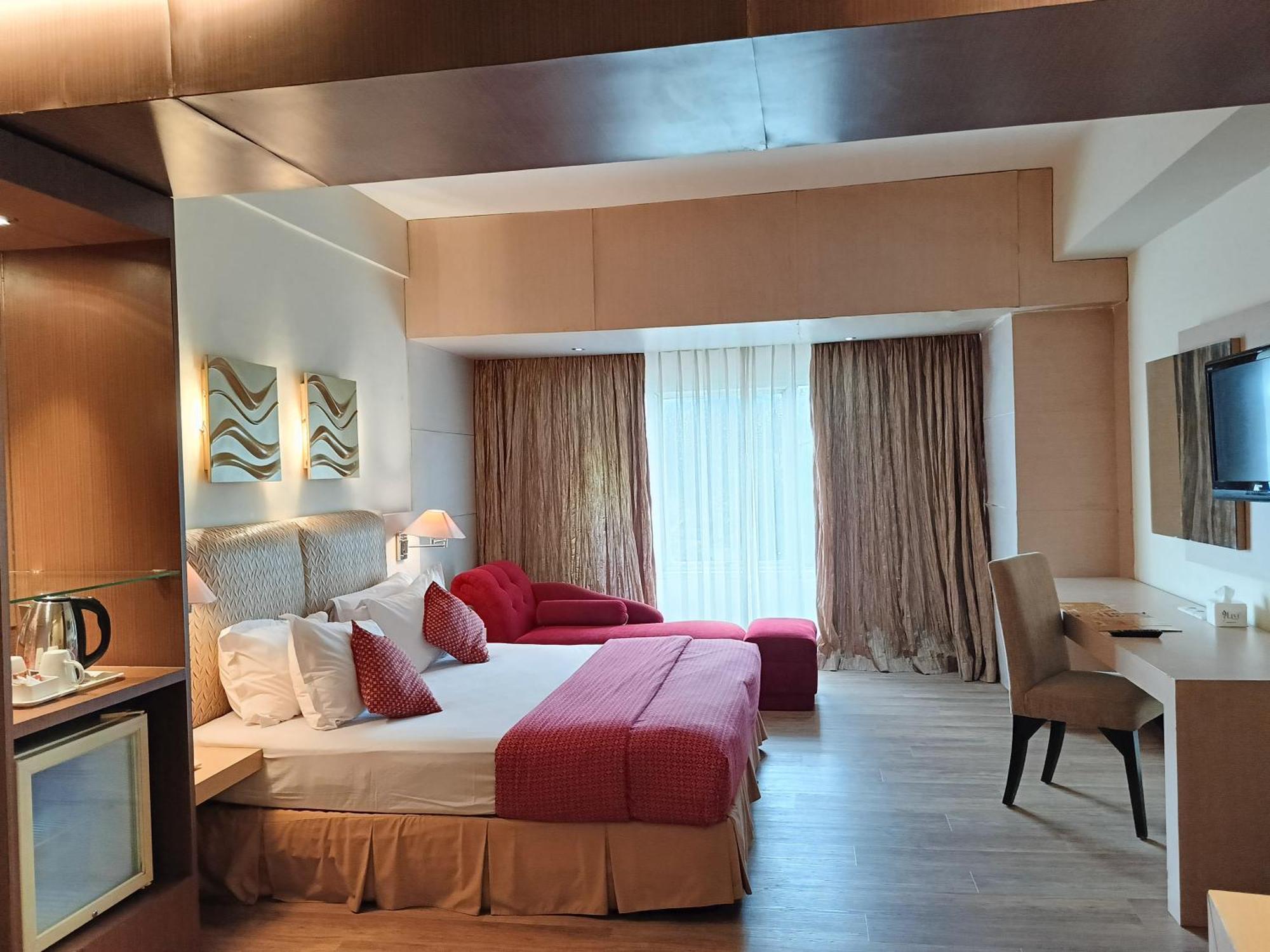 Lux Tychi Hotel Malang Exterior foto