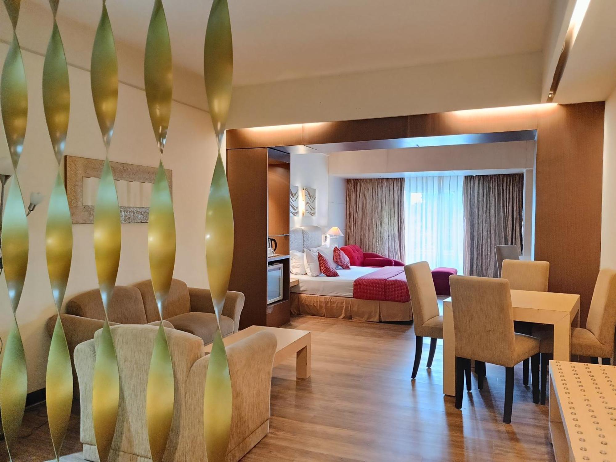 Lux Tychi Hotel Malang Exterior foto