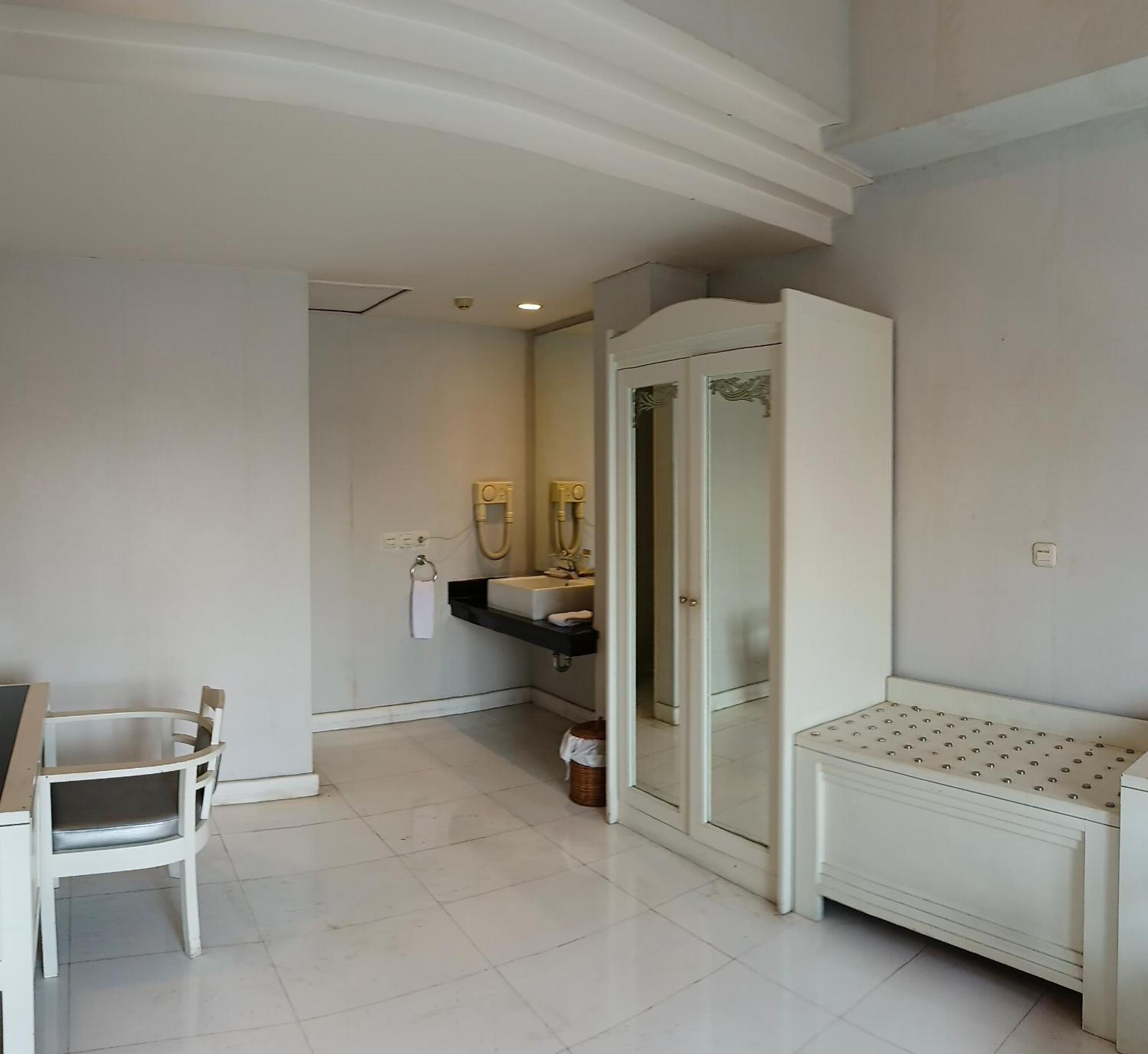 Lux Tychi Hotel Malang Exterior foto
