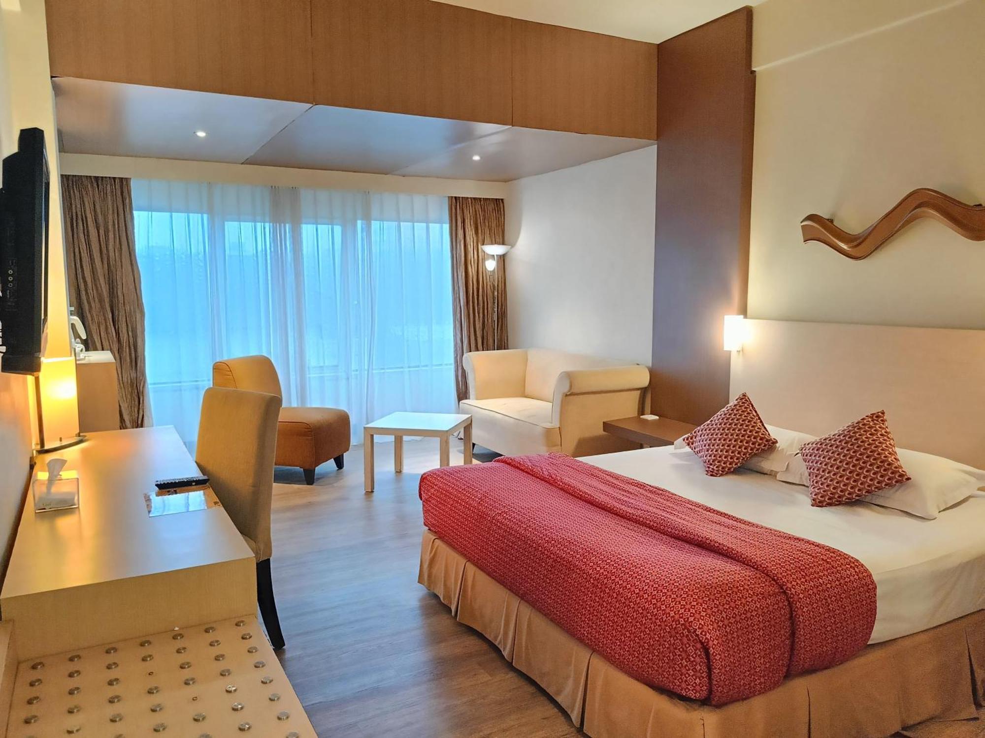 Lux Tychi Hotel Malang Exterior foto