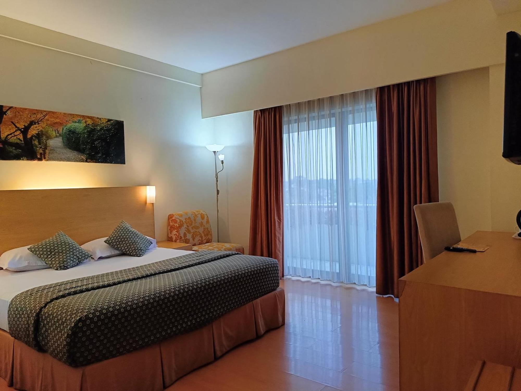 Lux Tychi Hotel Malang Exterior foto